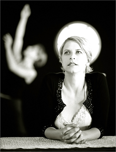 Aszure Barton photo Mike van Sleen